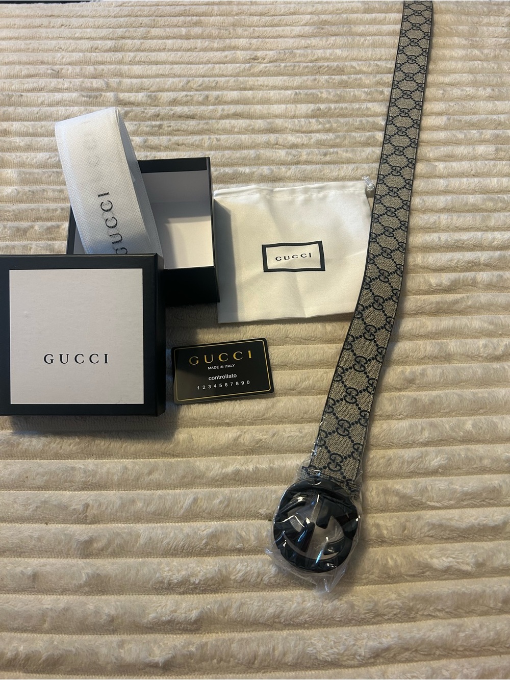 Gucci Gray/Beige GG Supreme Men's Belt with Black Double G Buckle